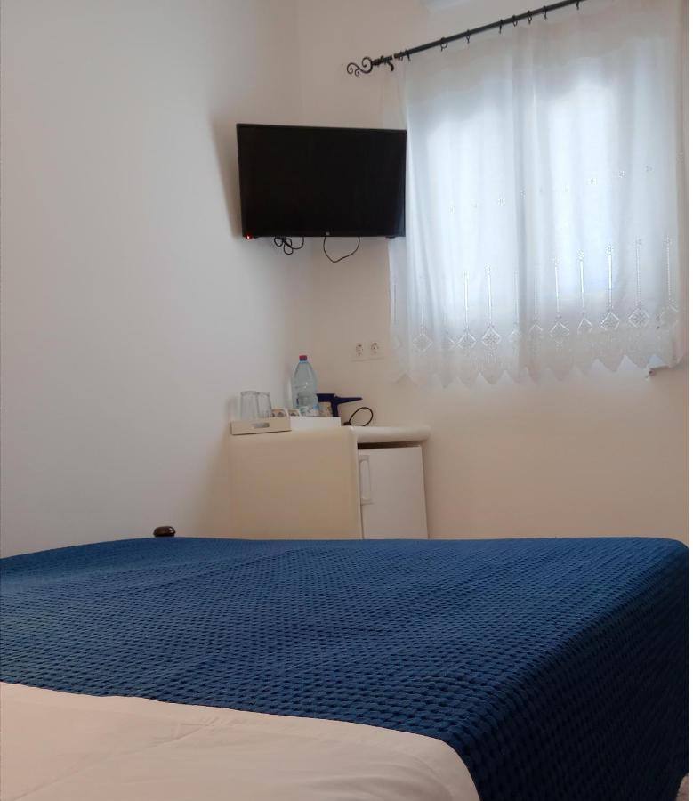 Meltemi Rooms And Studios 아나피 외부 사진