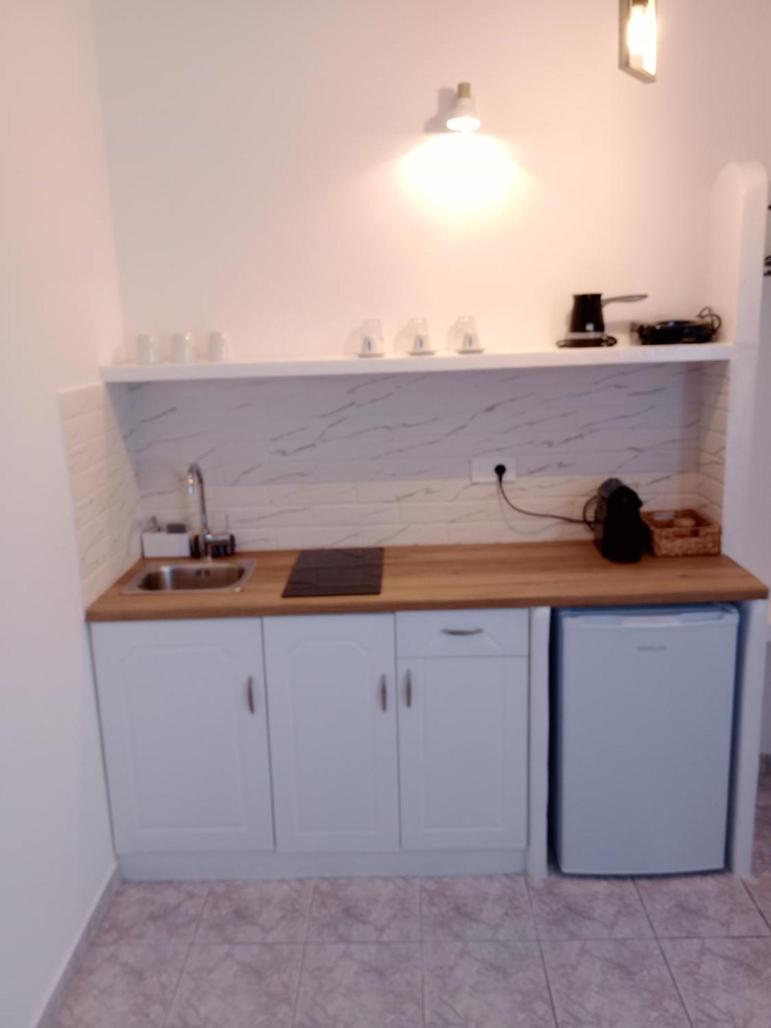 Meltemi Rooms And Studios 아나피 외부 사진