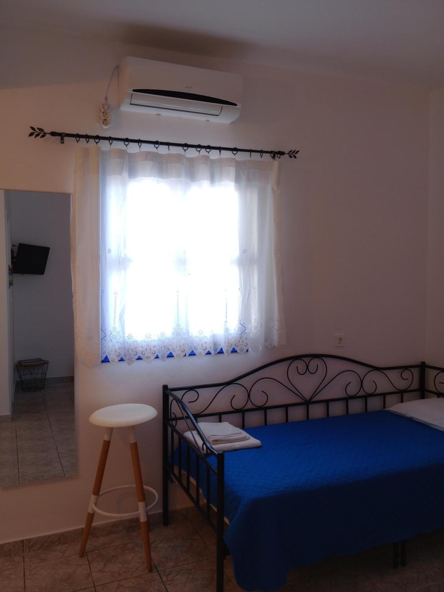 Meltemi Rooms And Studios 아나피 외부 사진