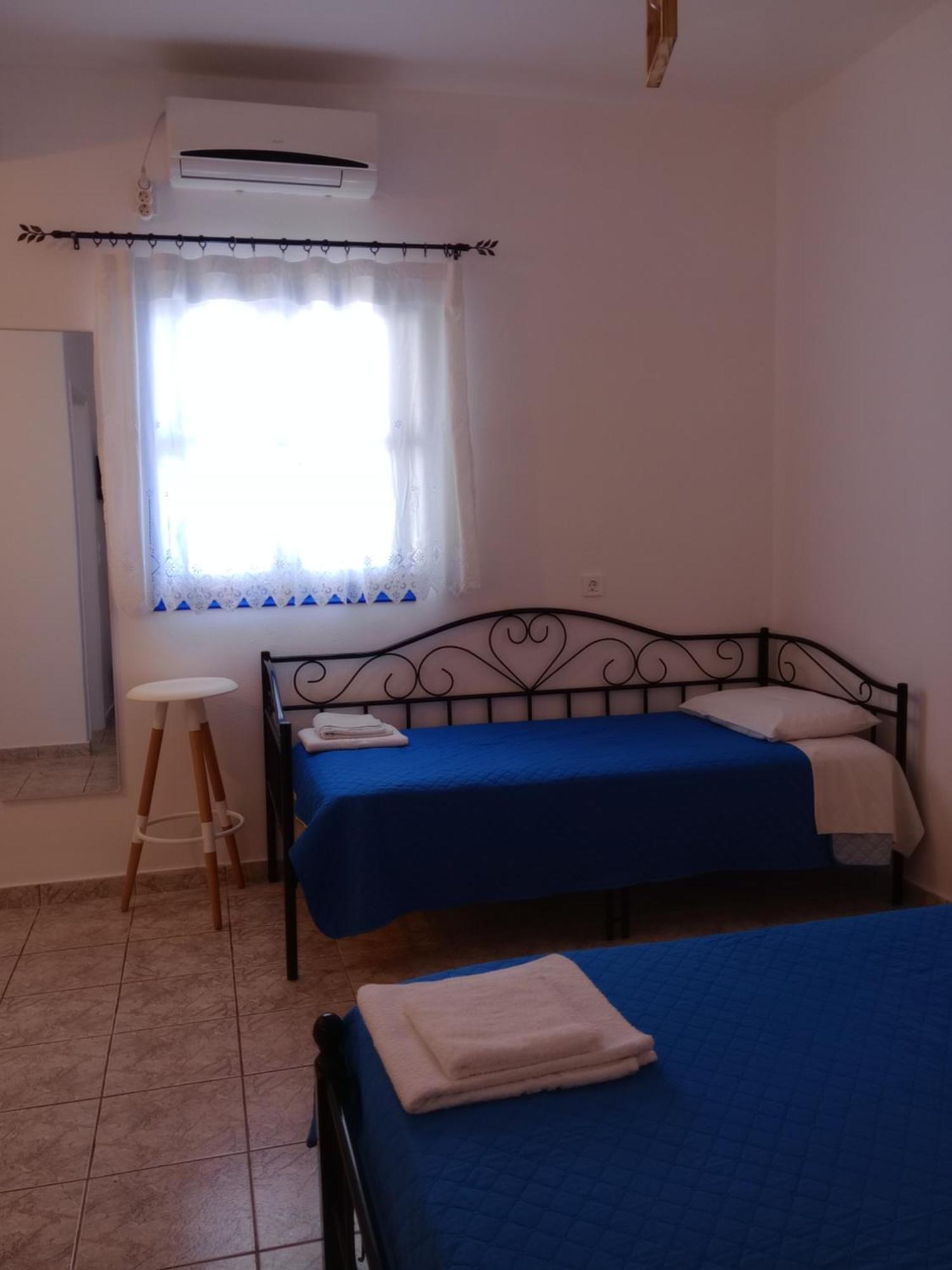 Meltemi Rooms And Studios 아나피 외부 사진