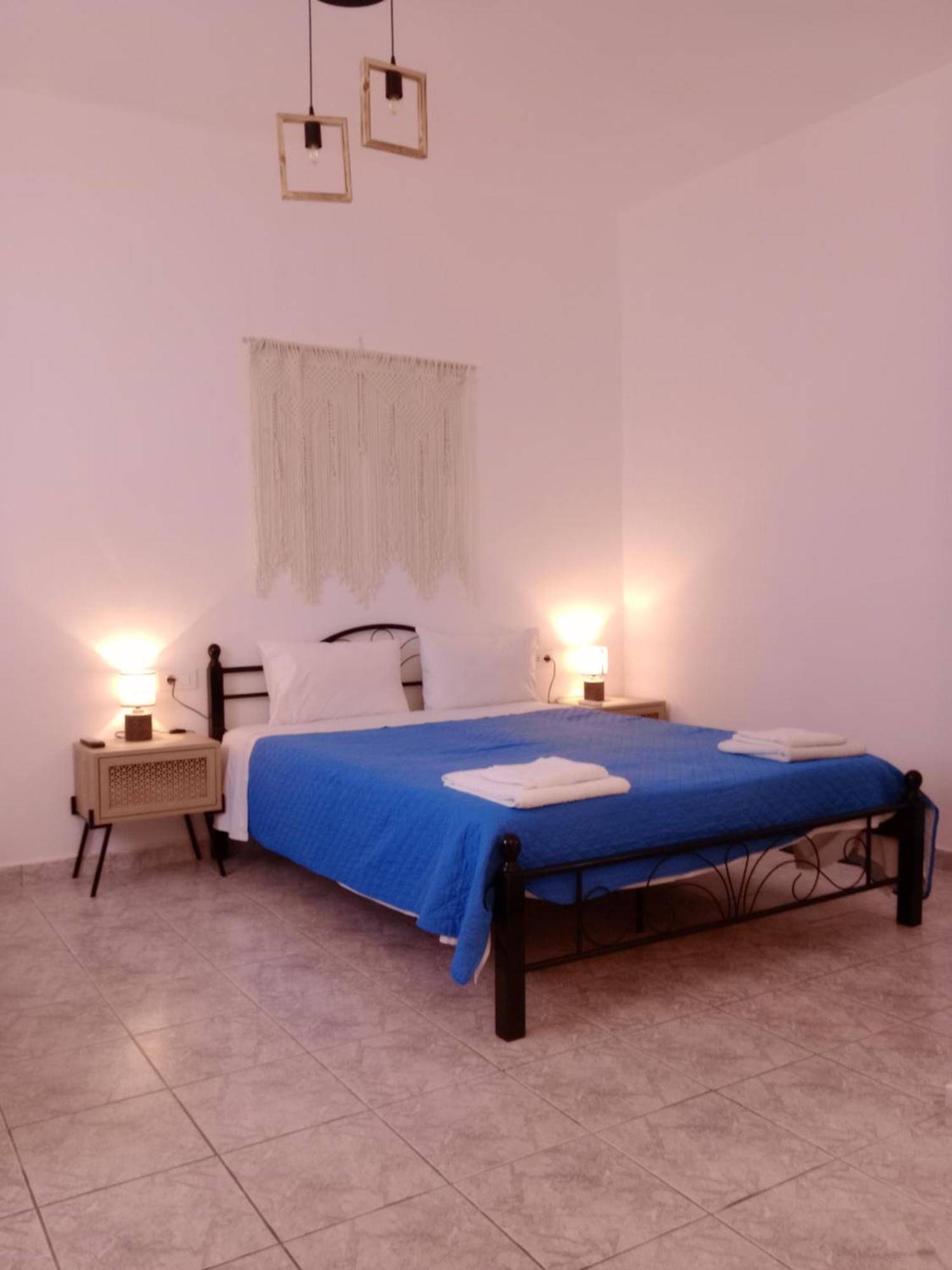 Meltemi Rooms And Studios 아나피 외부 사진