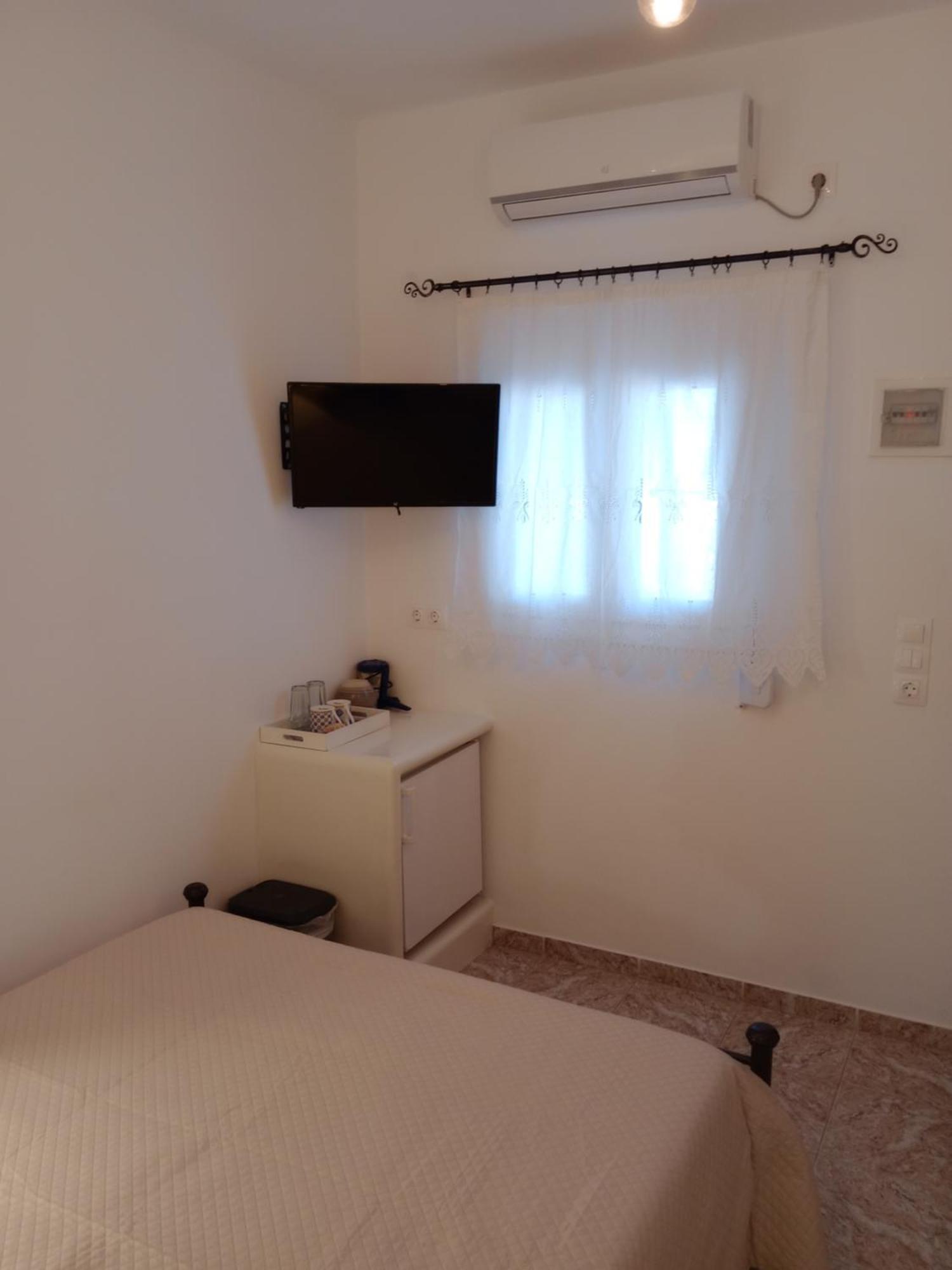 Meltemi Rooms And Studios 아나피 외부 사진