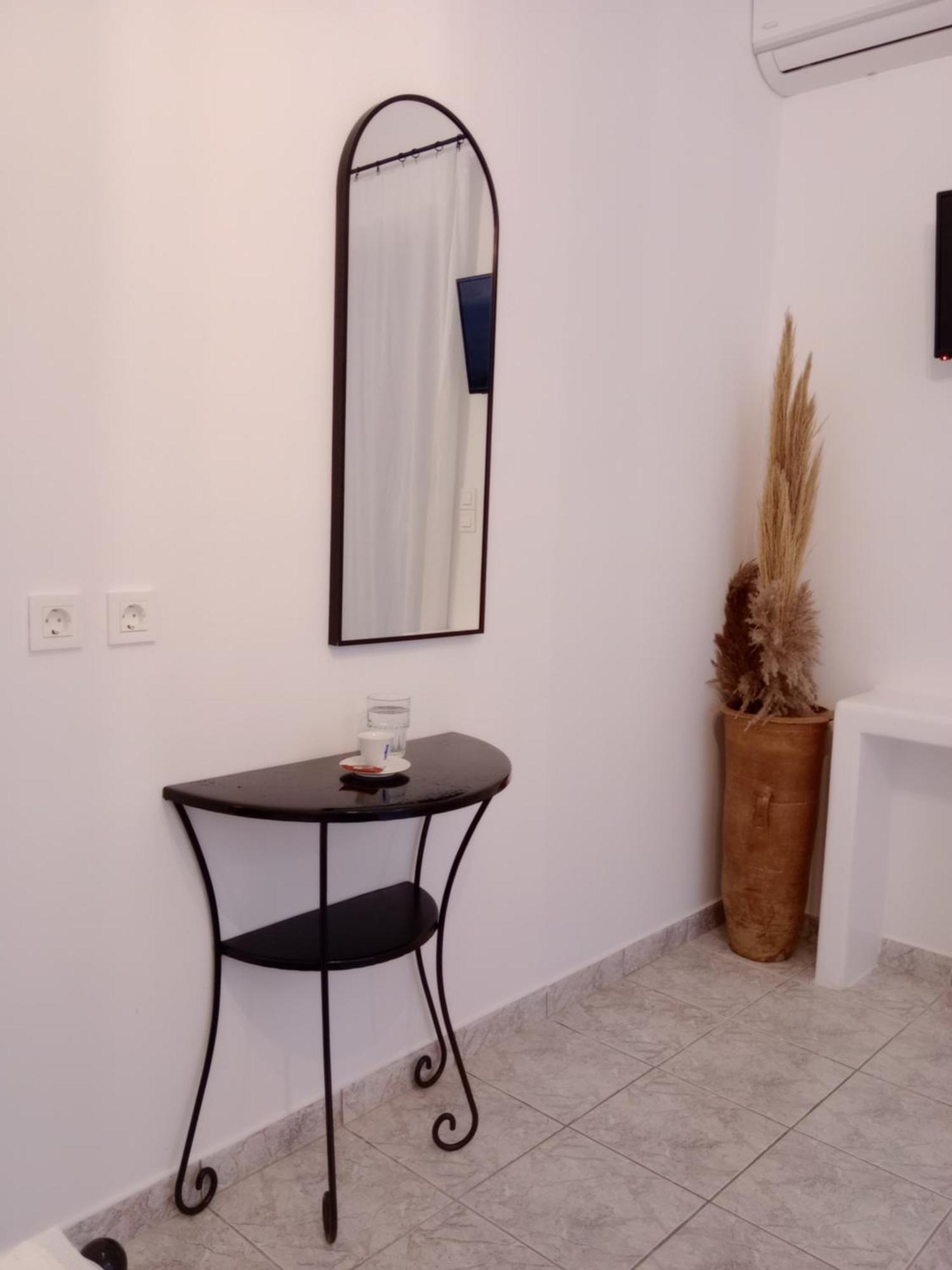 Meltemi Rooms And Studios 아나피 외부 사진