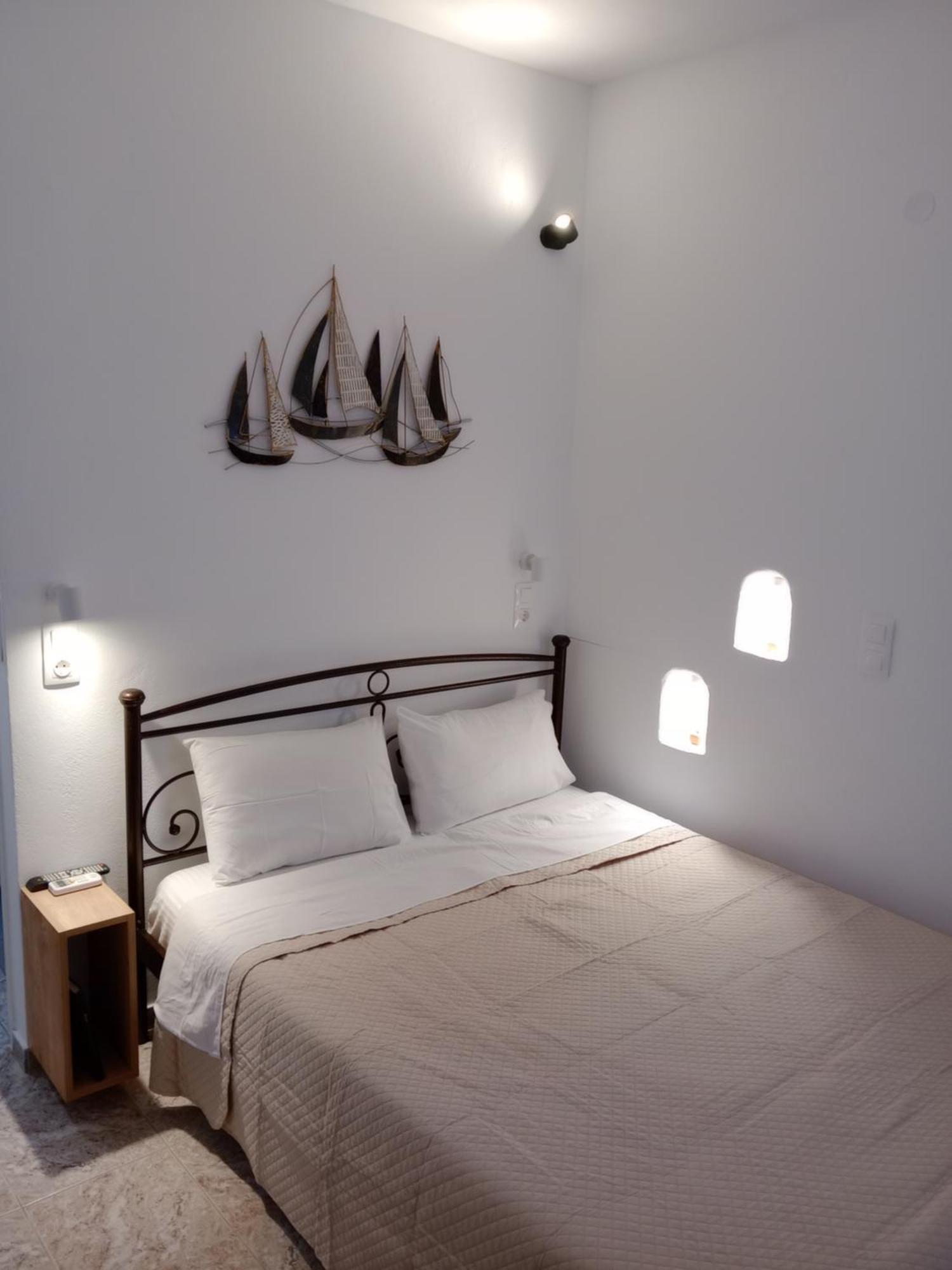 Meltemi Rooms And Studios 아나피 외부 사진