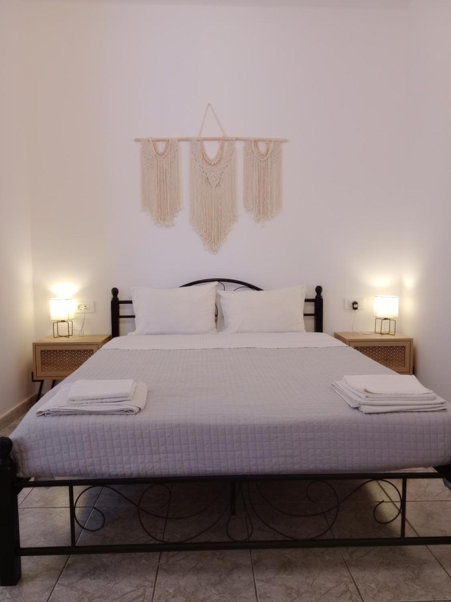 Meltemi Rooms And Studios 아나피 외부 사진