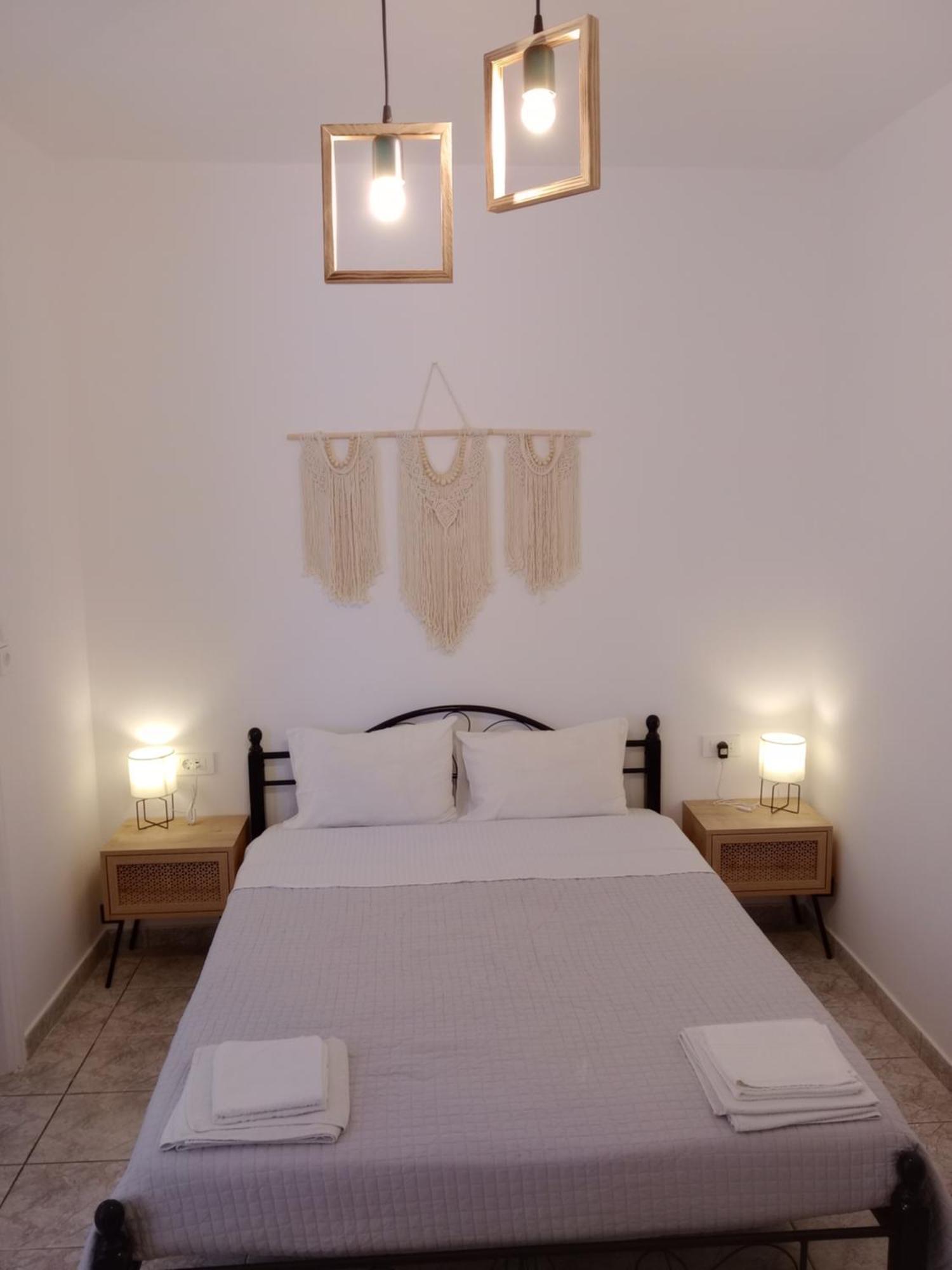 Meltemi Rooms And Studios 아나피 외부 사진