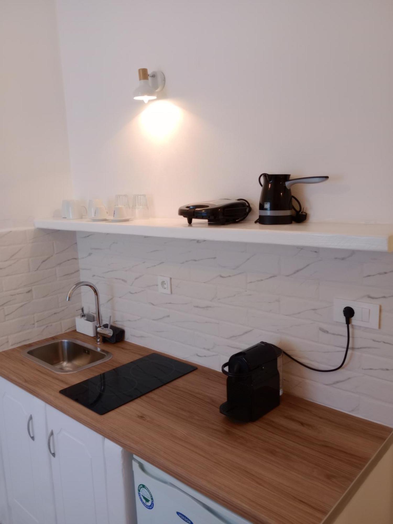 Meltemi Rooms And Studios 아나피 외부 사진