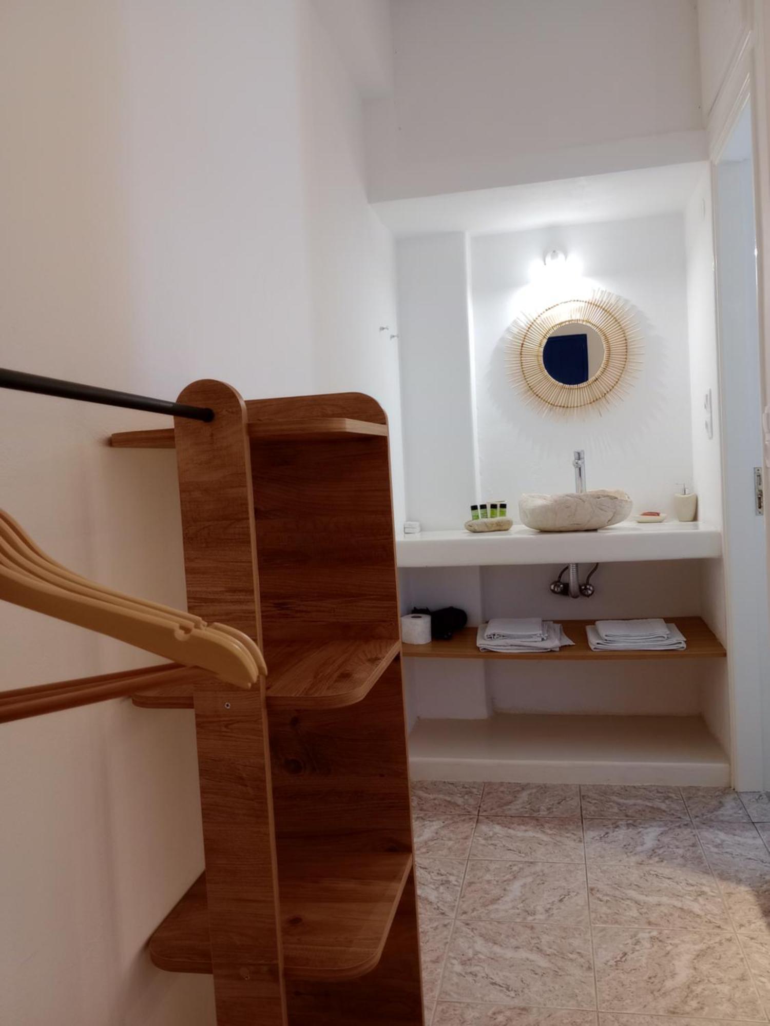 Meltemi Rooms And Studios 아나피 외부 사진