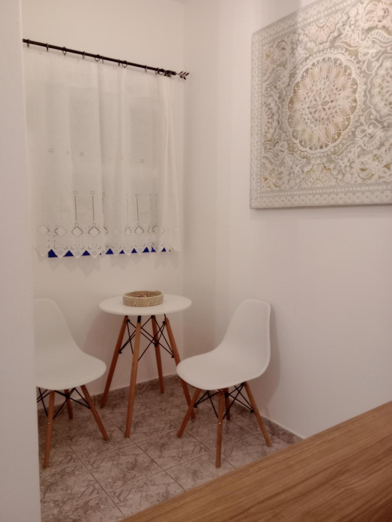 Meltemi Rooms And Studios 아나피 외부 사진
