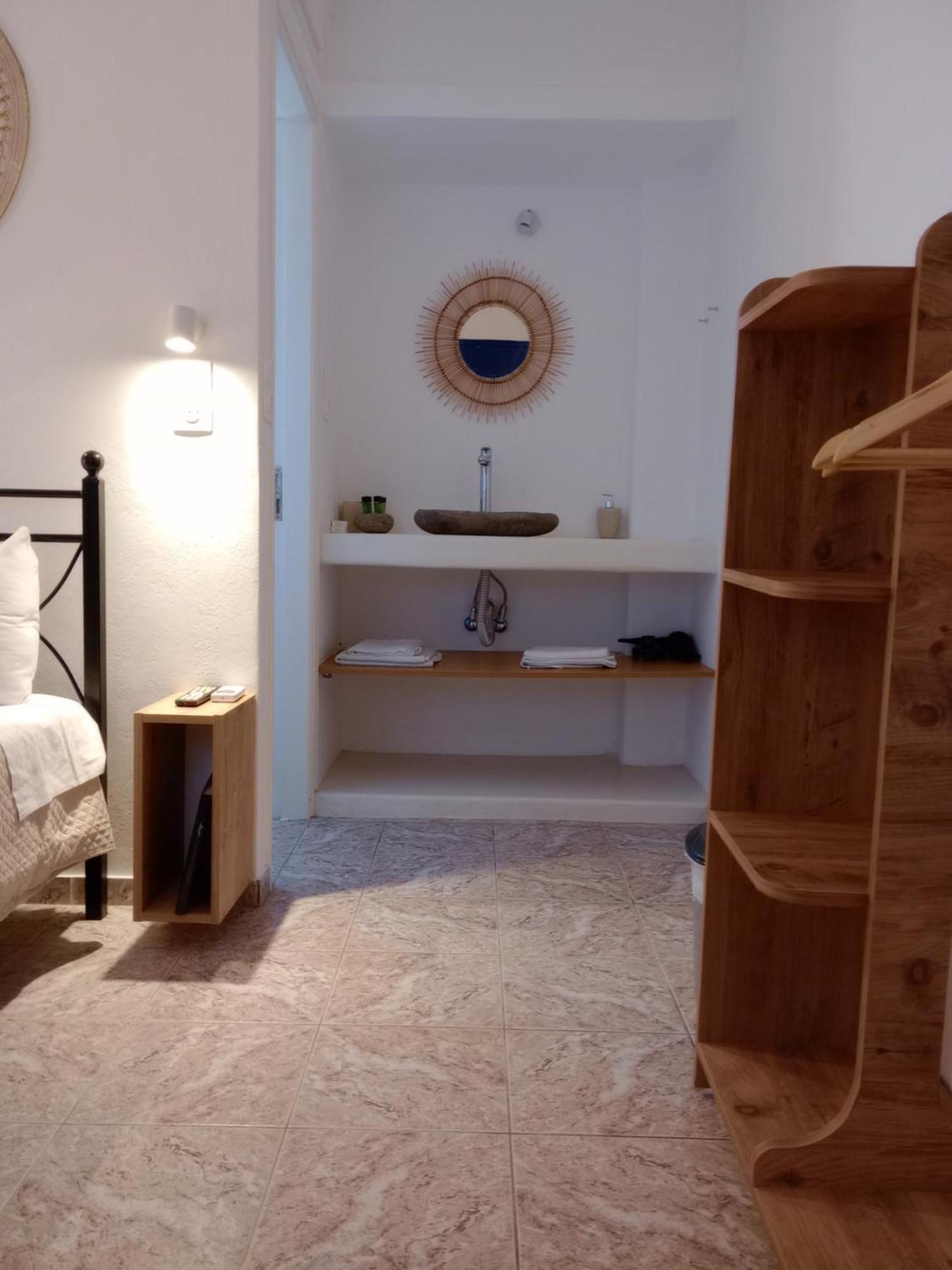 Meltemi Rooms And Studios 아나피 외부 사진